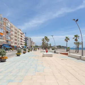 Enjoy At Our Fully Equipped 2br Town House, Beach- 1min Holiday home